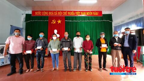 Báo Tuổi trẻ Thủ đô trao quà Tết cho người dân tỉnh Quảng Ngãi