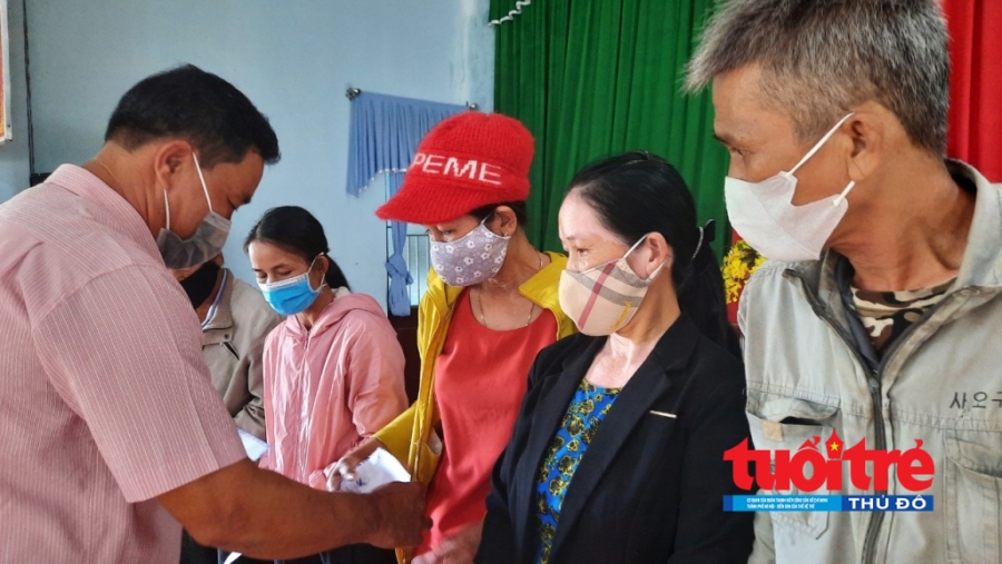 Báo Tuổi trẻ Thủ đô trao quà Tết cho người dân tỉnh Quảng Ngãi