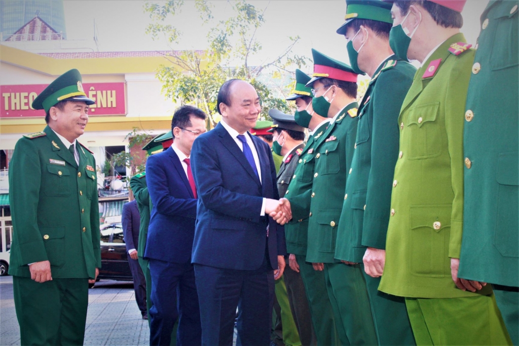 Thủ tướng Nguyễn Xuân Phúc chúc Tết các đơn vị LLVT TP. Đà Nẵng