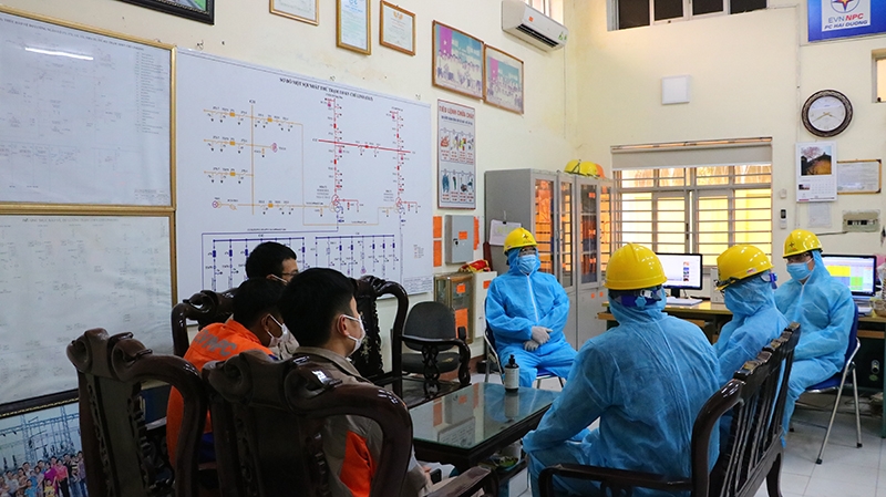 Công đoàn PC Hải Dương thăm, kiểm tra điều kiện làm việc của CBCNV Điện lực Chí Linh