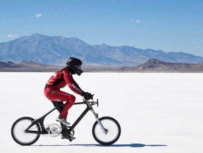 Xem kỷ lục chiếc xe đạp chạy nhanh nhất hành tinh với tốc độ lên tới 295km/h, ngang ngửa với xe hơi - Ảnh 3.