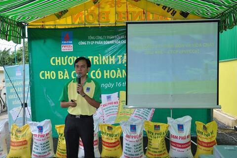 Đạm Phú Mỹ tặng phân bón cho 2.600 hộ nông dân ĐBSCL