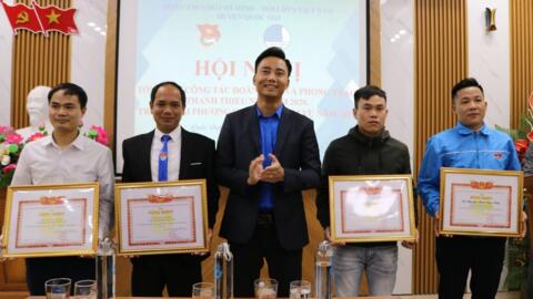 Tuổi trẻ huyện Quốc Oai nhận Cờ thi đua xuất sắc của Đoàn