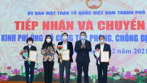 Mặt trận Tổ quốc Việt Nam TP Hà Nội tiếp nhận và chuyển giao kinh phí ủng hộ phòng, chống dịch Covid-19