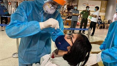 Gần 1.000 cán bộ, nhân viên y tế Bệnh viện Mắt TP HCM được xét nghiệm Covid-19