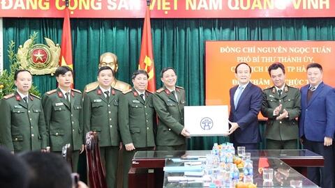 Lãnh đạo TP Hà Nội thăm, chúc Tết và kiểm tra công tác ứng trực tại một số đơn vị