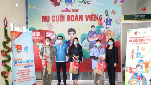 Nụ cười đoàn viên