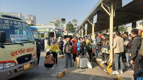 Kê khai thông tin hành khách trên xe khi trở lại Hà Nội sau Tết