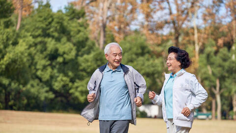 Người có tuổi thọ ngắn thường gặp 5 dấu hiệu này khi đi bộ, nếu có trên 2 điều thì sức khoẻ đang đi xuống, cần đi khám ngay