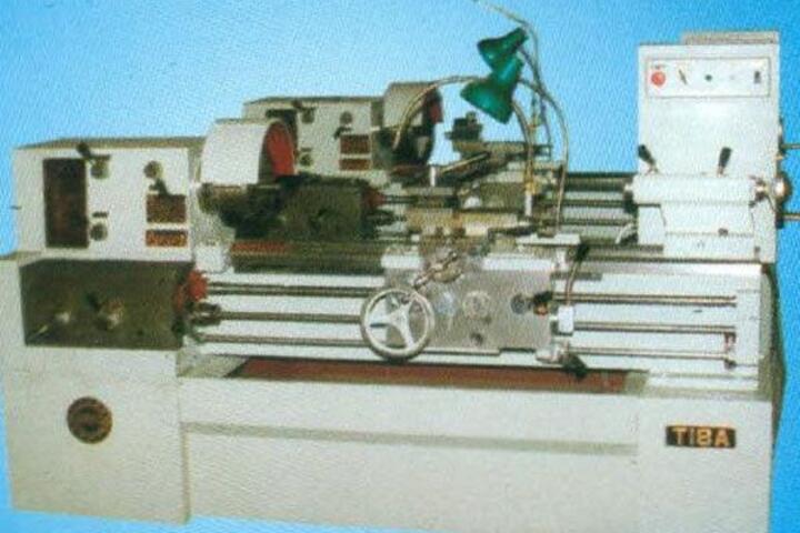 Máy tiện vạn năng