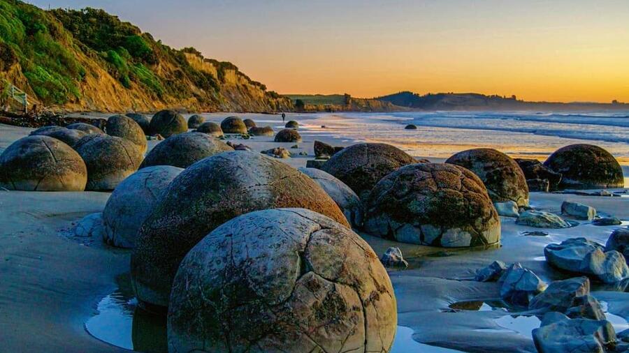 Những hòn đá như ‘trứng rồng’ lạ mắt ở bãi biển Koekohe