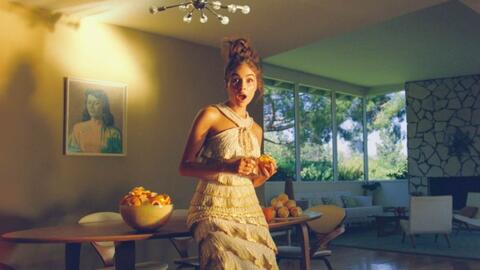 'Mỹ nhân gợi cảm nhất thế giới' mặc đầm Công Trí