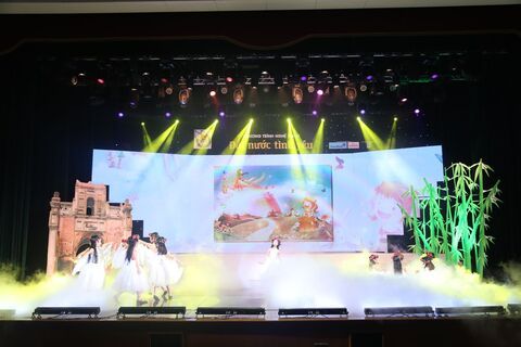 Đất nước tình yêu 2017