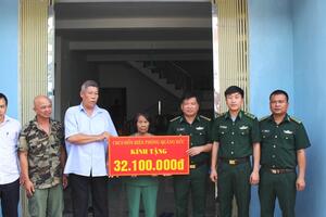 Đồn Biên phòng Quảng Đức hỗ trợ hộ gia đình chiến sỹ khó khăn