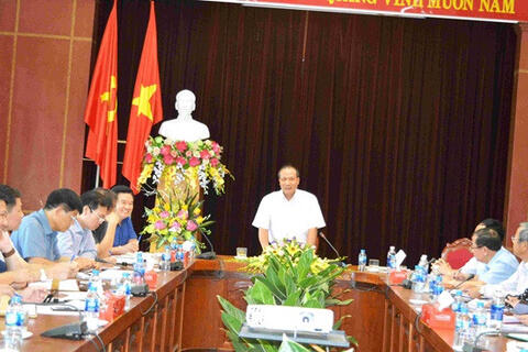 Thứ trưởng Bộ Công Thương Cao Quốc Hưng làm việc với Tổng công ty Giấy Việt Nam