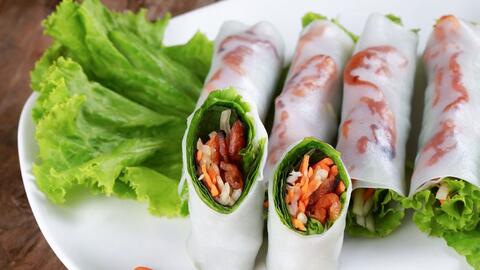 Bánh ướt cuốn thịt nướng