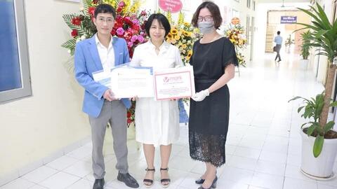 Tri ân, trao quà Bệnh viện Bệnh Nhiệt đới Trung ương nhân kỷ niệm 65 năm ngày Thầy thuốc Việt Nam 27/2