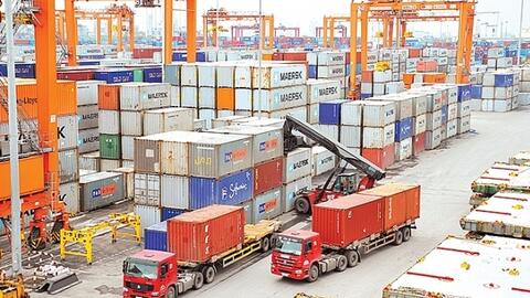 Xuất siêu tăng cao ngoài dự báo