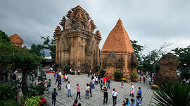 Khu di tích Tháp Bà Ponagar hút khách du lịch