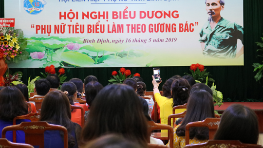 <a href="/ubndbinhdinh/tin-tuc/van-ban-chinh-sach-moi" title="Văn bản, chính sách mới" rel="dofollow">Văn bản, chính sách mới</a>