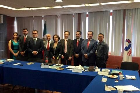 Ăn trưa và chia sẻ kinh nghiệm quản trị