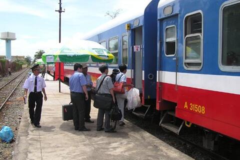 Hơn 20.000 vé tàu điện tử được bán trong ngày đầu tiên