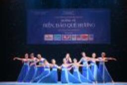 Chương trình: "Giao lưu biểu diễn nghệ thuật: Hướng về biển đảo quê hương" -VTV1