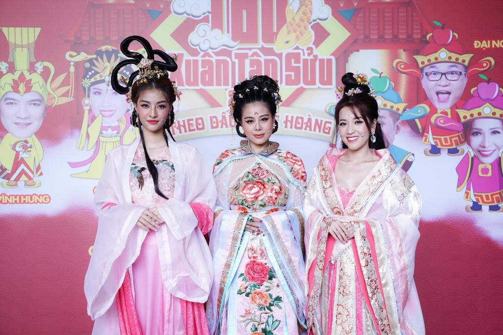 Tạo hình của Kiều Loan, Nam Thư, Puka (từ trái qua phải) trong Táo Xuân Tân Sửu 2021 Tạo hình của Kiều Loan, Nam Thư, Puka (từ trái qua phải) trong Táo Xuân Tân Sửu 2021