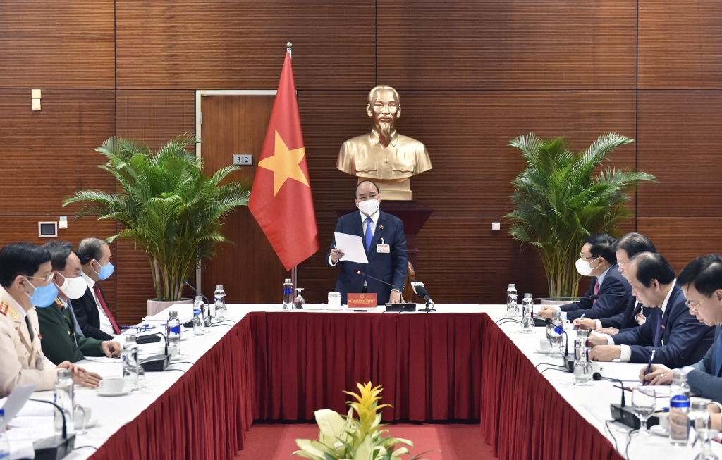 Thủ tướng Nguyễn Xuân Phúc triệu tập cuộc họp khẩn về công tác phòng chống Covid-19 tại phòng họp thuộc Trung tâm Hội nghị Quốc gia Mỹ Đình