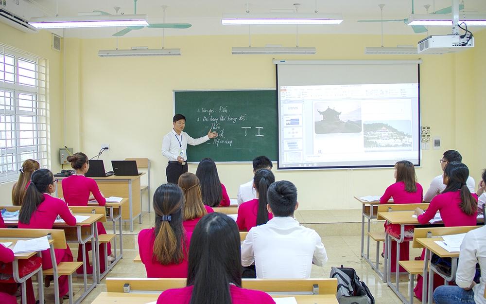 Một tiết học về quản lý di tích của sinh viên Trường Đại học Hạ Long.