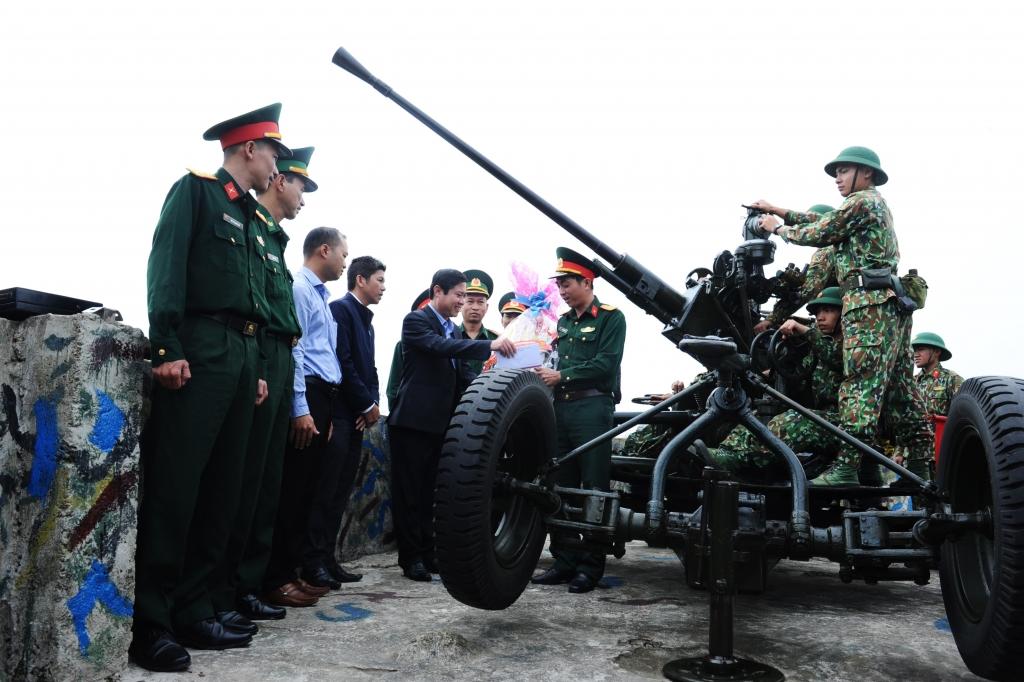 Lãnh đạo tỉnh Quảng Nam chúc Tết lực lượng vũ trang tuyến biên giới, hải đảo