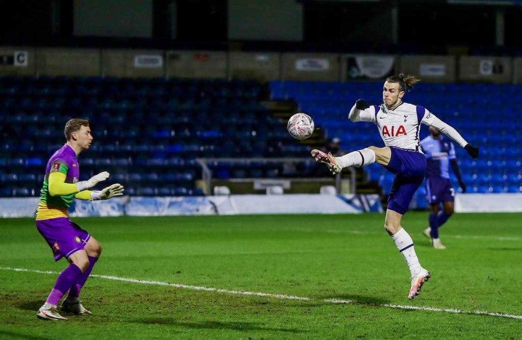 Tottenham thắng đậm để giành vé vào vòng 5 FA Cup