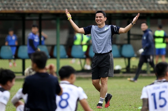 Tin tức bóng đá Việt Nam ngày 2/2: Sau V-League, U19 Quốc gia cũng bị hoãn do Covid-19