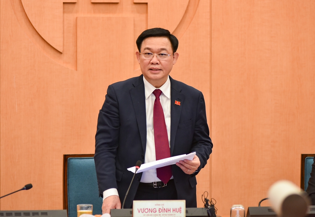 Bí thư Thành ủy Vương Đình Huệ phát biểu tại cuộc họp