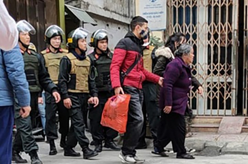 Cảnh sát bắt giữ bà Trần Thị Đàm (75 tuổi), cầm đầu đường dây mua bán trái phép chất ma tuý