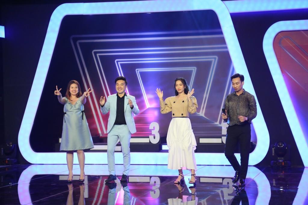 Dương Ngọc Thái xuất hiện cùng bà xã Triệu Ái Vy đang mang thai ở tháng thứ 7