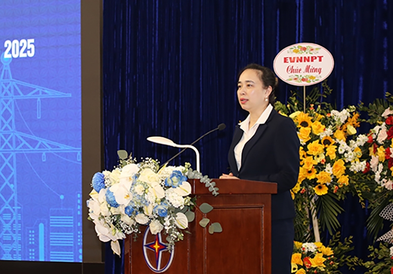 Bà Đỗ Nguyệt Ánh - TV HĐTV, Tổng Giám đốc EVNNPC phát biểu tại Hội nghị Bà Đỗ Nguyệt Ánh - TV HĐTV, Tổng Giám đốc EVNNPC phát biểu tại Hội nghị