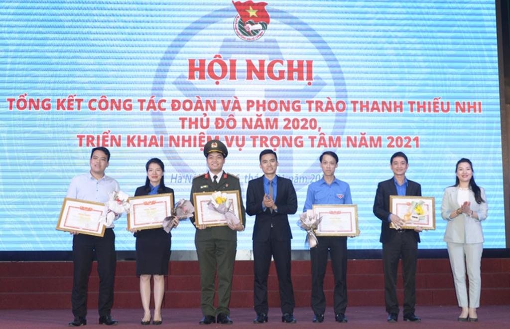 Đoàn Thanh niên nhà trường còn nhận được nhiều bằng khen của Thành đoàn Hà Nội