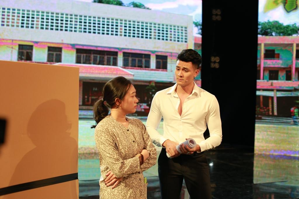 Vĩnh Thụy (áo trắng) lần đầu tiên tham gia Táo Xuân Vĩnh Thụy (áo trắng) lần đầu tiên tham gia Táo Xuân