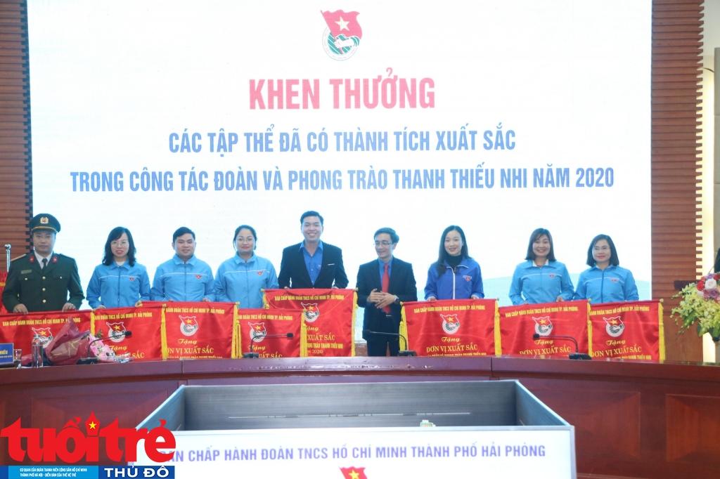 8 tập thể được nhận cờ thi đua xuất sắc của Ban thường vụ Thành đoàn Hải Phòng 8 tập thể được nhận cờ thi đua xuất sắc của Ban thường vụ Thành đoàn Hải Phòng