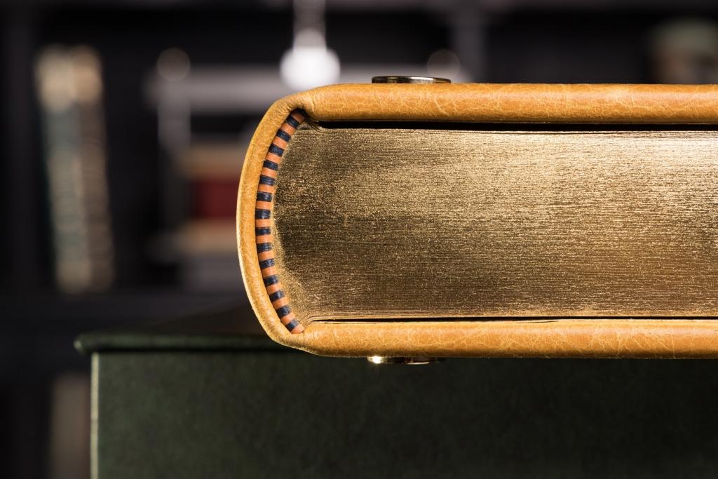 130 triệu đồng cho độc bản chữ A cuốn sách