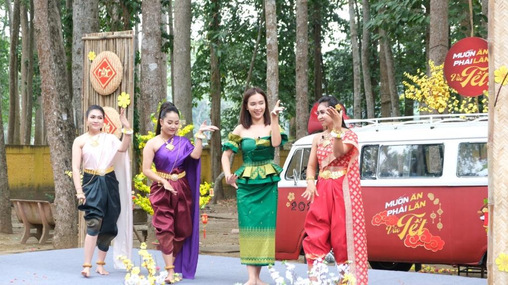 Trường Giang cùng nhiều sao Việt hào hứng ra mắt chương trình 