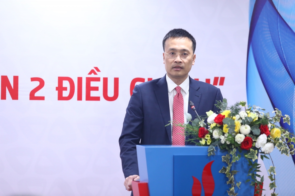 Phát biểu cảm ơn và chúc mừng của ông Phạm Quang Dũng, Ủy viên BCH Đảng bộ Khối DNTW, Phó Bí thư Đảng ủy, TGĐ Vietcombank Phát biểu cảm ơn và chúc mừng của ông Phạm Quang Dũng, Ủy viên BCH Đảng bộ Khối DNTW, Phó Bí thư Đảng ủy, TGĐ Vietcombank