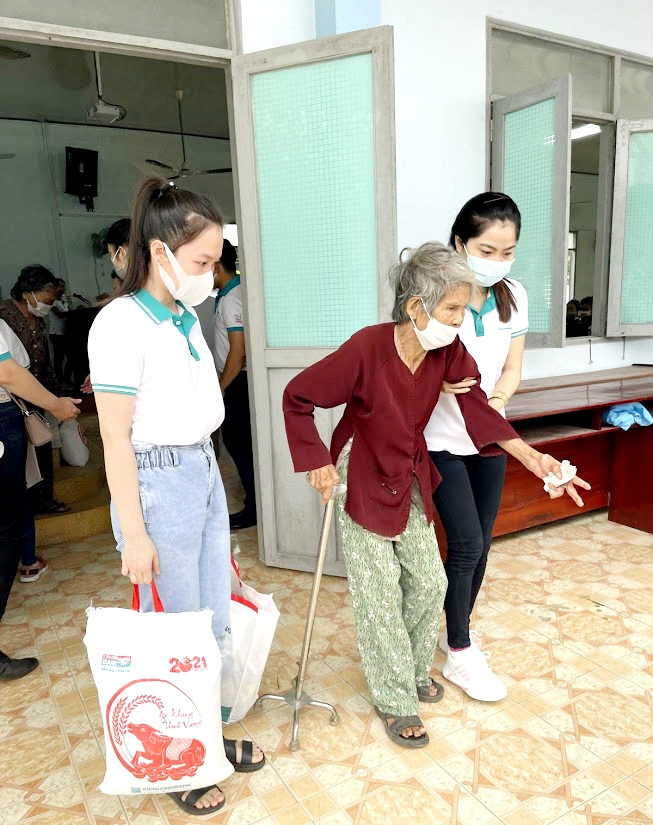 Kienlongbank trao tặng 8.450 phần quà Tết cho bà con khó khăn tại 134 địa phương