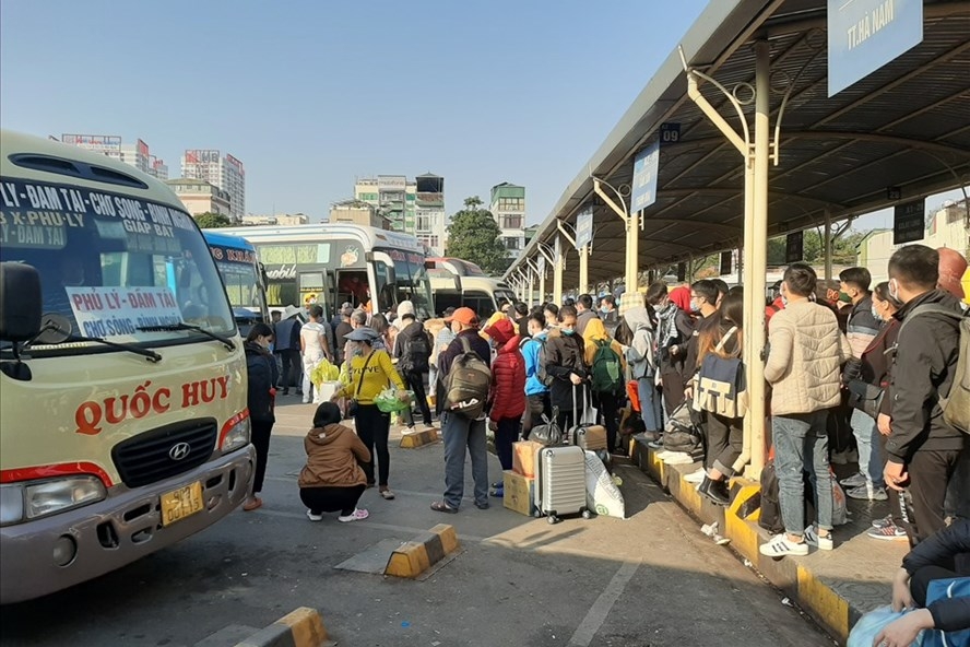 Kê khai thông tin hành khách trên xe khi trở lại Hà Nội sau Tết