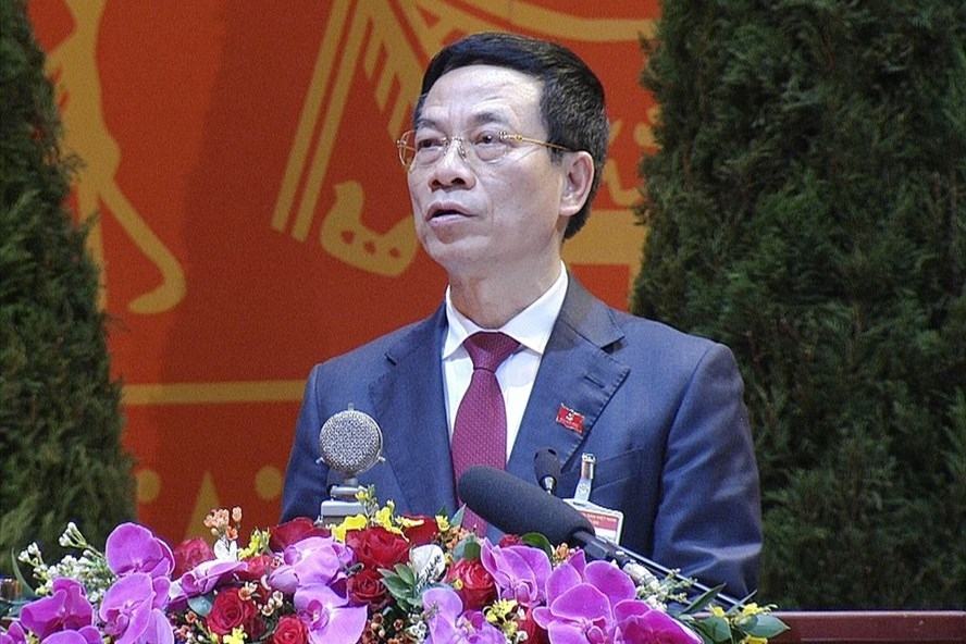 Ông Nguyễn Mạnh Hùng, Ủy viên Trung ương Đảng, Bộ trưởng Bộ Thông tin và Truyền thông trình bày tham luận tại Đại hội XIII của Đảng.