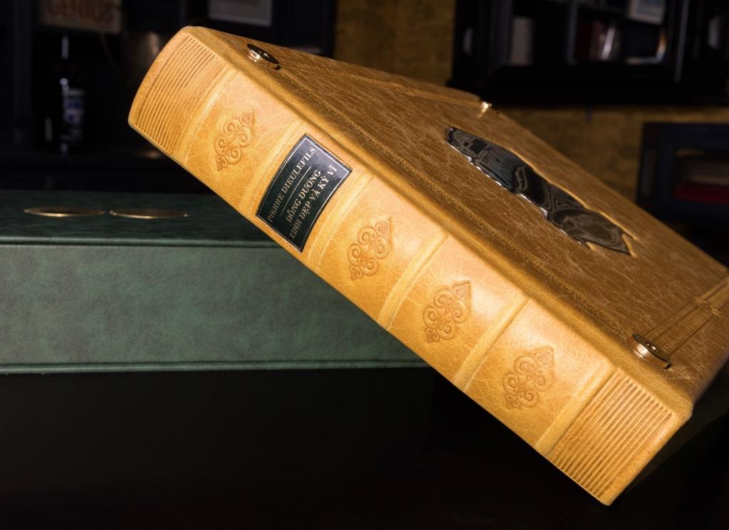 130 triệu đồng cho độc bản chữ A cuốn sách