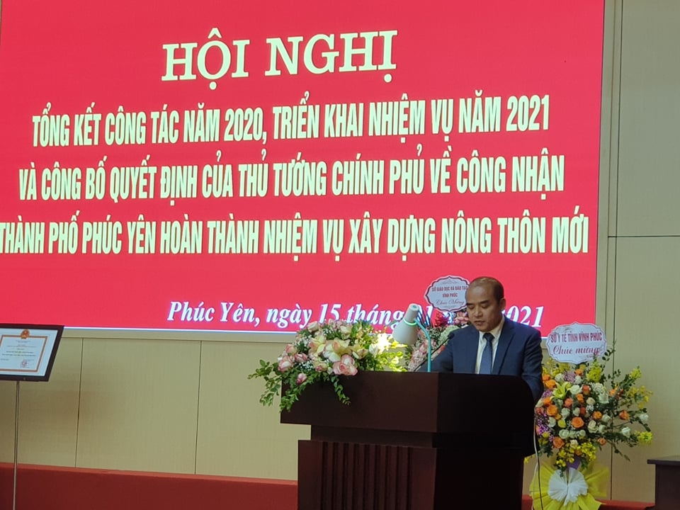 Ông Phan Tiến Dũng - Chủ tịch UBND thành phố Phúc Yên phát biểu tại hội nghị Ông Phan Tiến Dũng - Chủ tịch UBND thành phố Phúc Yên phát biểu tại hội nghị