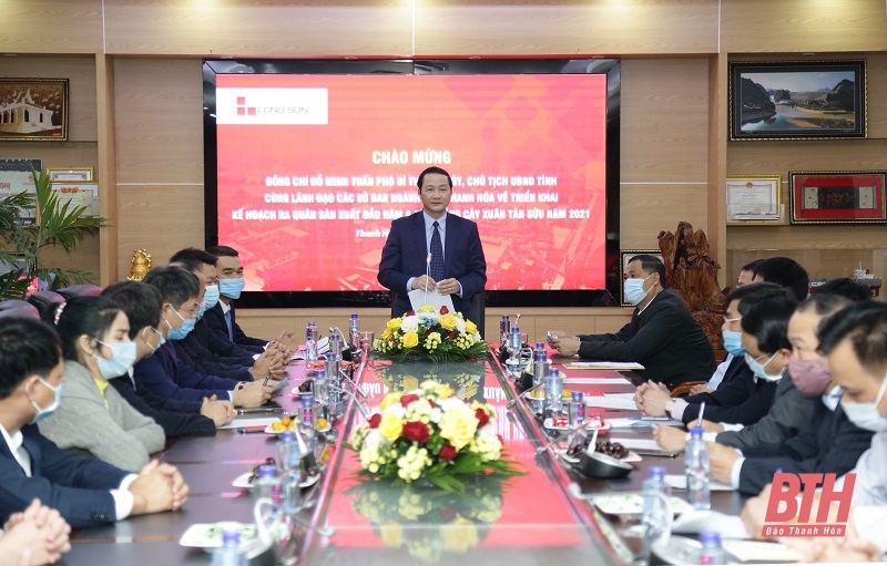 Chủ tịch UBND tỉnh Thanh Hóa dự lễ ra quân sản xuất đầu năm tại Công ty Xi măng Long Sơn