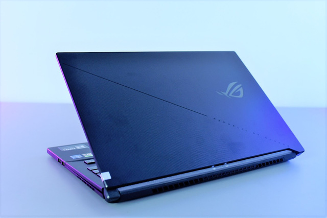 Laptop gaming giá 100 triệu đồng tại Việt Nam, cấu hình “khủng long”, tốc độ SSD nhanh nhất lên đến 10,500 MB/s - Ảnh 1.
